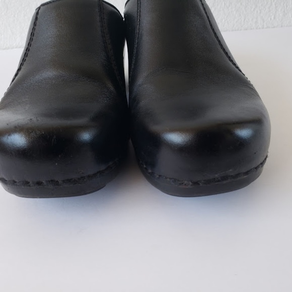 Dansko women  black leather clogs slipon  shoes - Picture 4 of 8